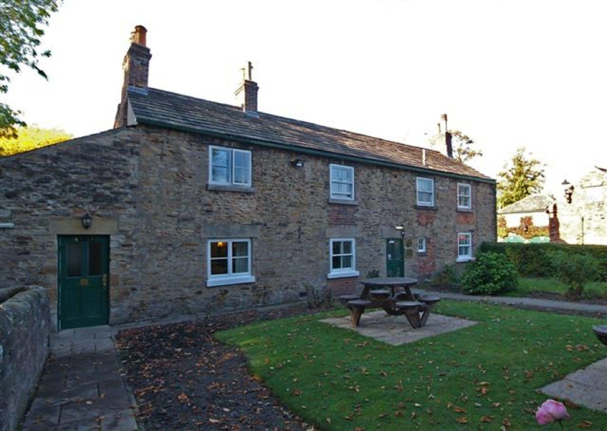 Rockingham Arms By Greene King Inns Wentworth  Екстериор снимка